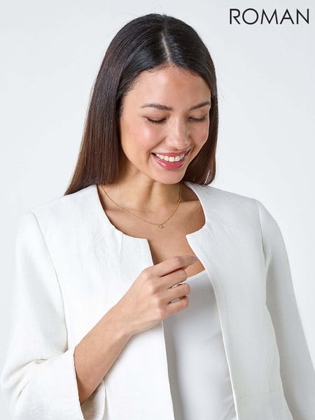 Roman White Pleated Textured Cropped Jacket (B24810) | € 70