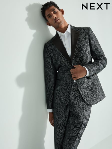 Black Slim Fit Textured Print Tuxedo Suit Jacket (B26940) | € 62