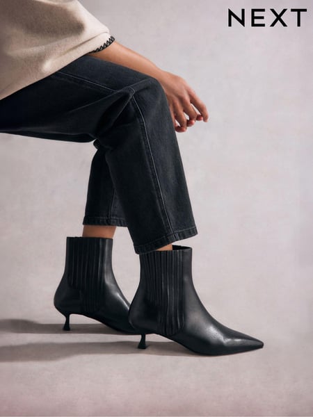 Black Tabitha Simmons Kitten Heel Elvina Leather Ankle Boots (B27007) | € 102