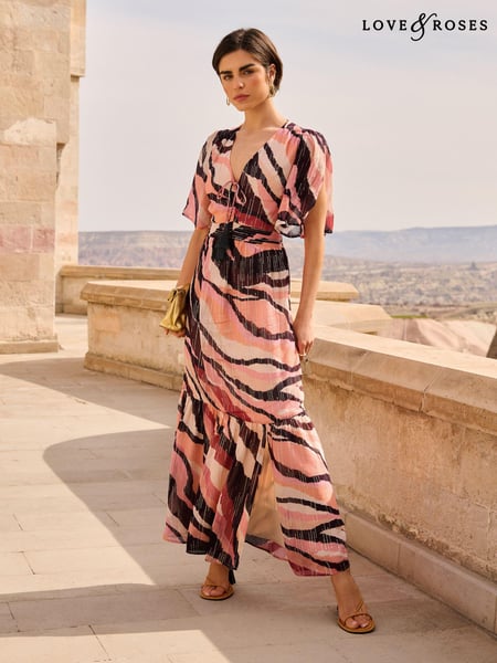 Love & Roses Pink Printed Ruched Flutter Sleeve Midi Dress (B27868) | € 54