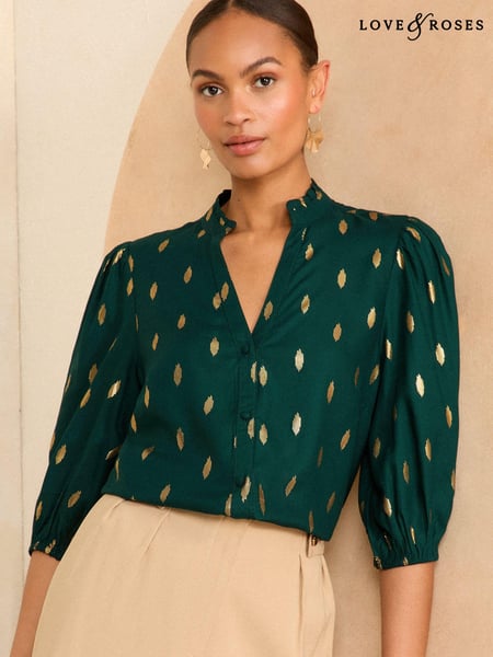 Love & Roses Green Foil Ruffle V Neck 3/4 Sleeve Button Through Blouse (B28113) | € 28