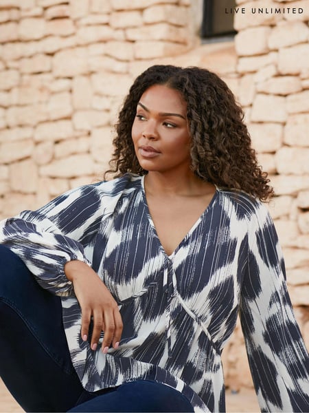 Live Unlimited Blue Curve Geo Print Tie Neck Blouse (B28913) | € 40