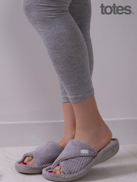 Grau - Totes Ladies Isotoner Popcorn Turnover Open Toe Slippers (B34660) | 34 €