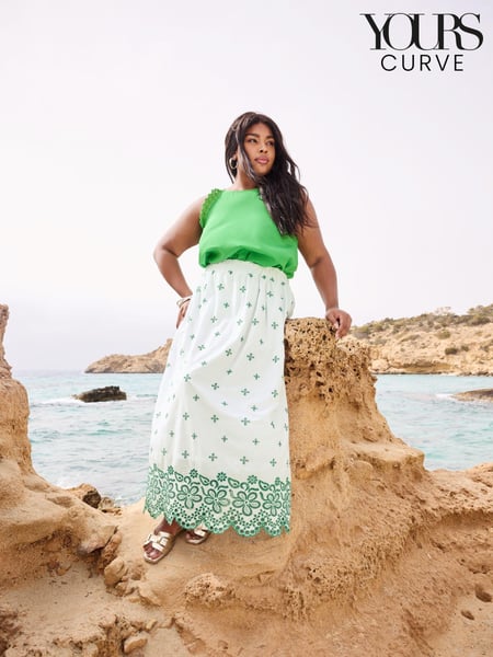 Yours Curve Green Broderie Shirred Waist Skirt (B43308) | € 10