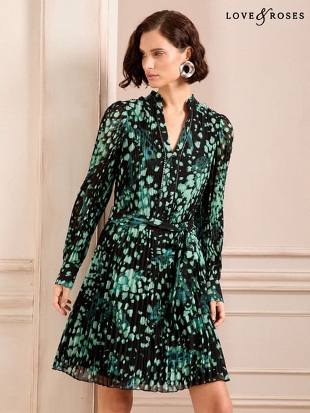 Love & Roses Green Smudge Petite PU Trim V Neck Pleated Mini Dress (B60008) | € 36