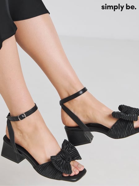 Simply Be Black Extra Wide Fit Low Heel Bow Occasion Sandals (B73880) | € 59