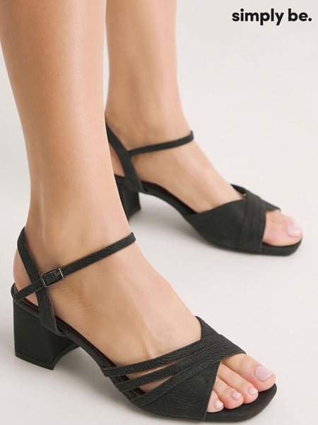 Simply Be Black Halter Back Sandals (B78373) | € 11