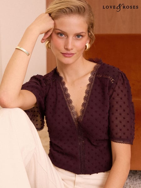 Love & Roses Berry Red Dobby Flutter Sleeve Blouse (B90573) | € 22