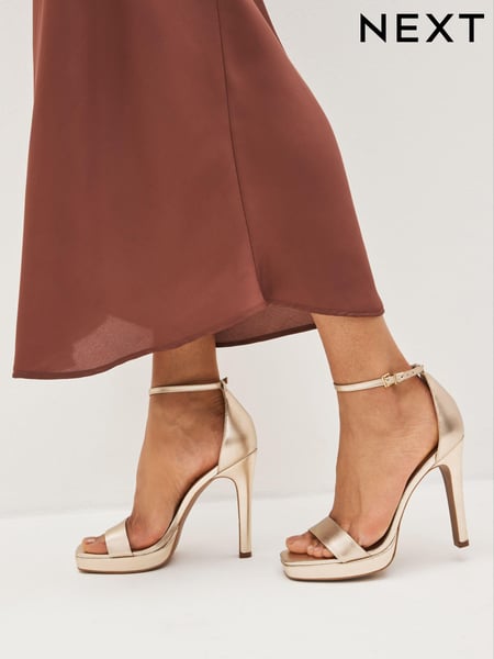 Gold Signature Leather Platform Sandals (C10846) | € 17