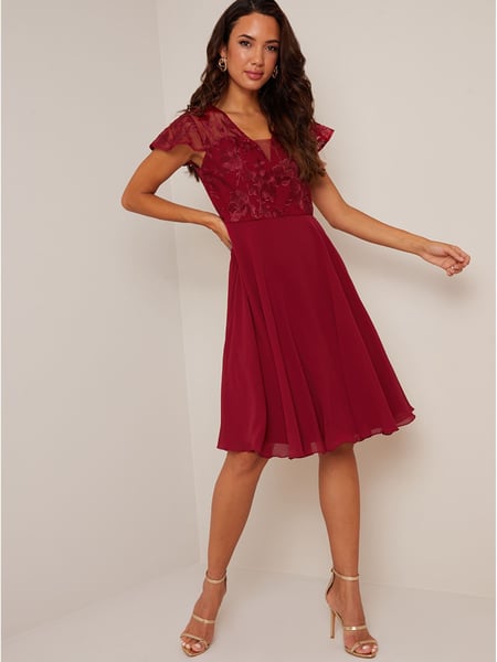 Chi Chi London Red V-Neck Embroidered Midi Dress (C90658) | € 64