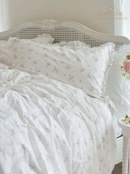 Shabby Chic by Rachel Ashwell® Rosabelle Petite Ruffle 200 Thread Count Duvet Cover and Pillowcase Set (D71522) | 86 € - 140 €