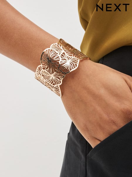Gold Tone Filigree Floral Cuff Bracelet (D76774) | € 22