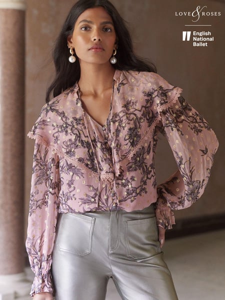 Love & Roses Pink Floral Metallic Capelet Long Sleeve Blouse (E07389) | € 31