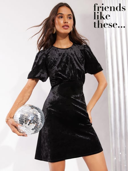 Friends Like These Black Velvet Bow Back Puff Sleeve Mini Dress (E17442) | € 31