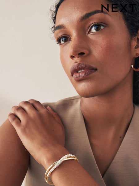 Gold Tone Twist Sparkle Cuff Bracelet (E22958) | € 22