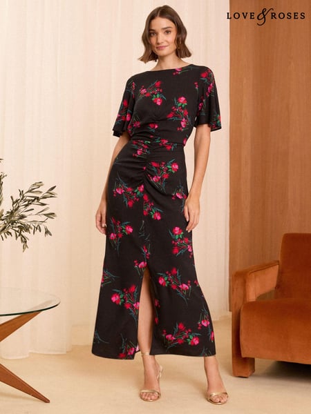 Love & Roses Black Floral Petite Ruched Flutter Sleeve Midi Dress (E59771) | € 40
