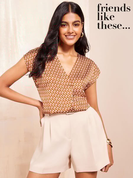 Friends Like These Rust Print Short Sleeve Satin V Neck Blouse (E66861) | € 21