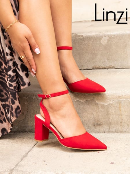 Linzi Red Larsa Wide Fit Pointed Toe Court Shoes (E67262) | € 59