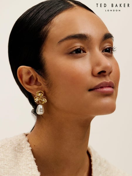 Ted Baker Gold Tone Florelle Pearl Flower Drop Earrings (E76495) | € 70