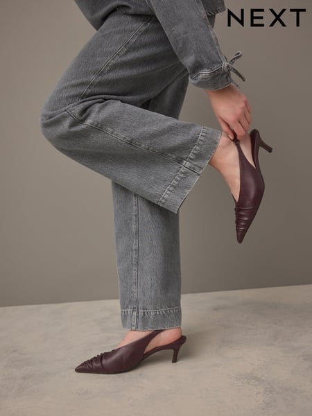 Burgundy Red Standard Fit Forever Comfort® Point Toe Ruched Slingback Heels (E85149) | € 55