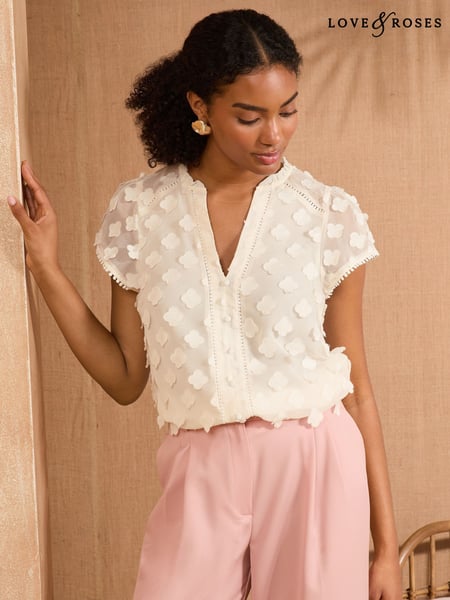 Love & Roses White Ecru 3D Flutter Sleeve Blouse (F17043) | € 61