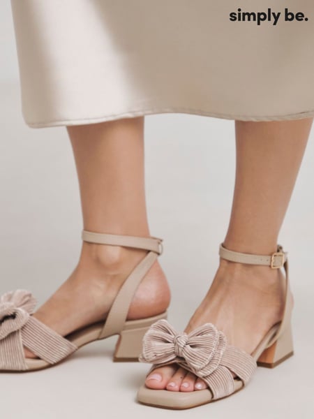 Simply Be Nude Double Bow Low Block Heels In Wide Fit (F19765) | € 58