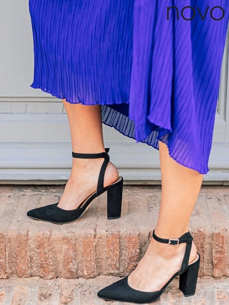 Novo Black Wide Fit Ivie Block Heel Point Toe Ankle Strap Court Shoes (F27602) | € 53