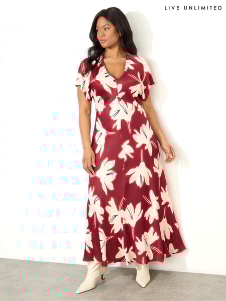 Live Unlimited Red Petite Curve Floral V-Neck Maxi Dress (F57182) | € 154