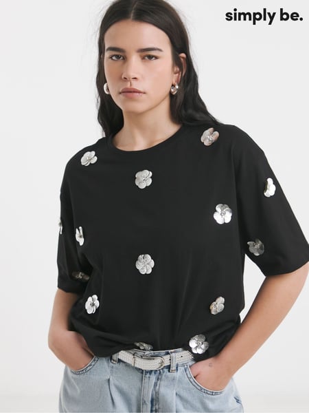 Simply Be Black Embellished Flower 100% Cotton T-Shirt (F74026) | € 44
