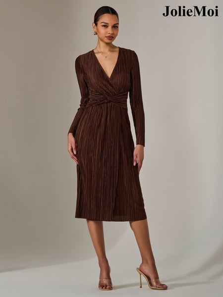 Jolie Moi Brown Plisse Long Sleeve Midi Dress (F88402) | € 106