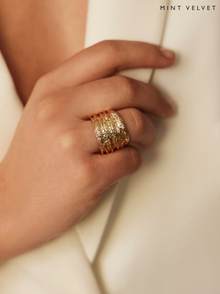 Mint Velvet Gold Tone Hammered Ring (F88714) | € 39