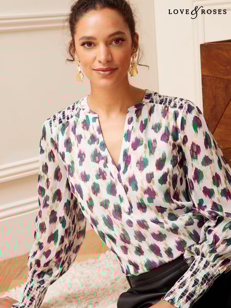 Love & Roses Ivory White Metallic Animal Sheer V Neck Long Sleeve Over The Head Blouse (K25351) | € 11
