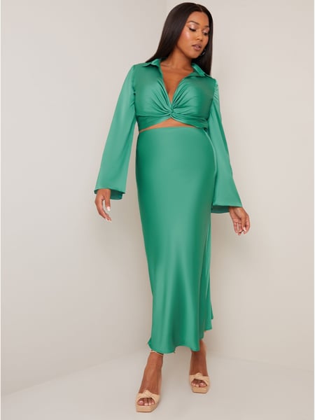 Chi Chi London Green Long Sleeve V Neck Satin Twist Detail Top (K29247) | € 21