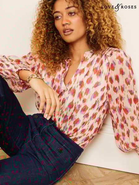 Love & Roses Metallic Animal Sheer V Neck Long Sleeve Over The Head Blouse (K34561) | € 11