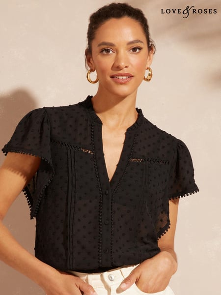 Love & Roses Black Dobby Spot Ruffle V Neck Flutter Sleeve Blouse (K35579) | € 11
