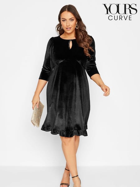 Yours Curve Black Velvet Key Hole Dress (K38005) | € 25