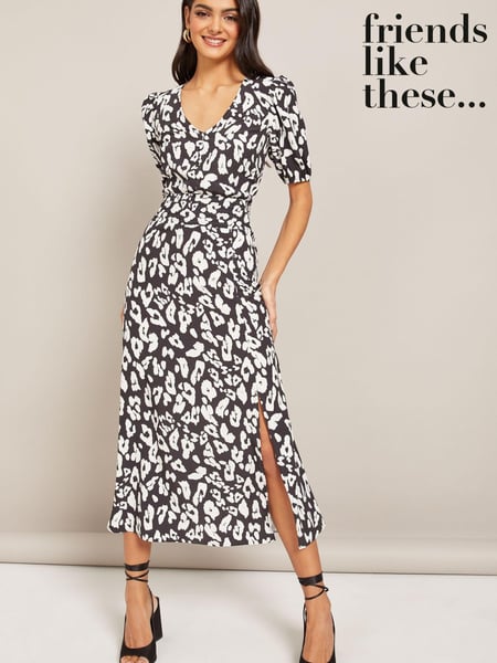 Friends Like These Monochrome Puff Sleeve Ruched Waist V Neck Midi Summer Dress (K41690) | € 11