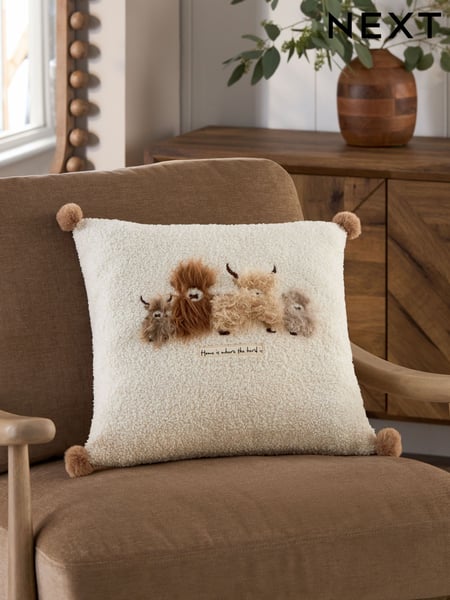 Hamish Highland Cow Cosy Boucle Cushion (K89896) | 27 €