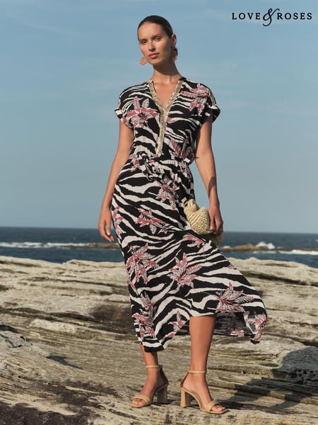 Love & Roses Black Zebra Sequin Trim Hanky Hem Short Sleeve Midi Dress (K99447) | € 48