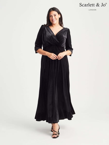 Scarlett & Jo Black Verity Velvet Maxi Gown (N16187) | € 187