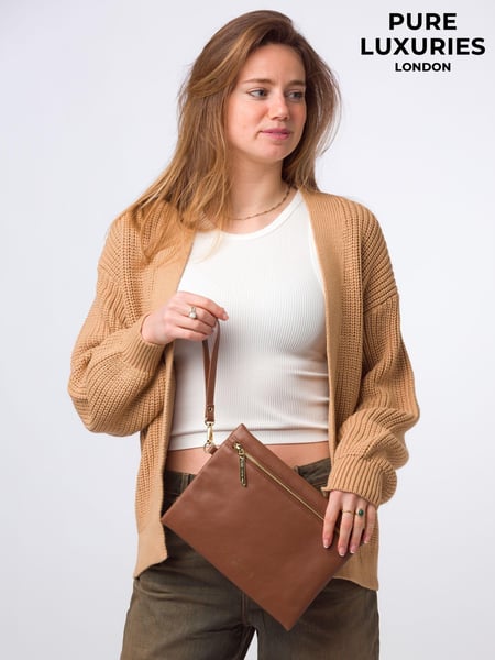 Pure Luxuries London Chalfont Leather Clutch Bag (N39501) | € 55