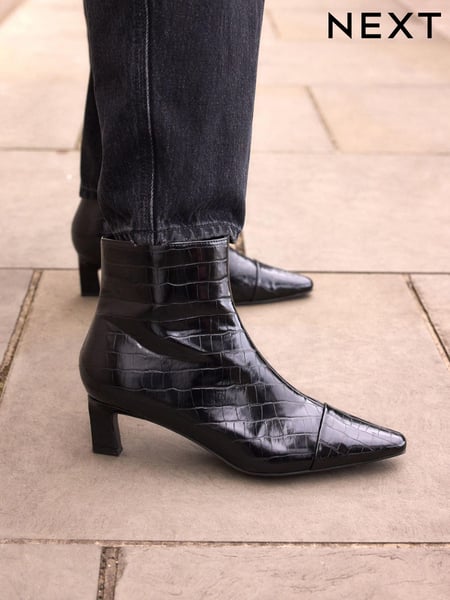 Black Crocodile Effect Forever Comfort® Chisel Toe Ankle Boots (N69838) | € 65