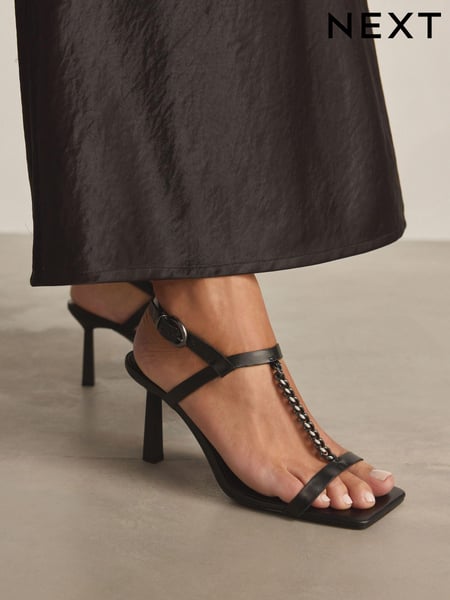 Black Forever Comfort®  Chain T-Bar Heels (N94739) | € 14