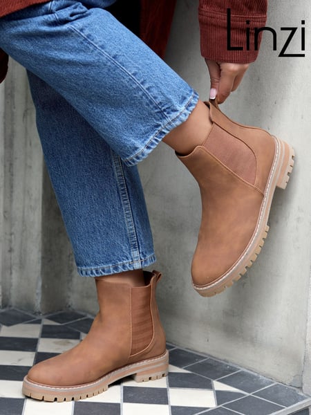 Linzi Brown Classic Pull On Casual Chelsea Boots (Q56292) | € 66