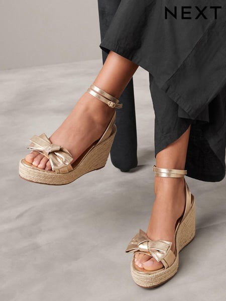 Gold Signature Leather Bow Wedges (Q70893) | € 47