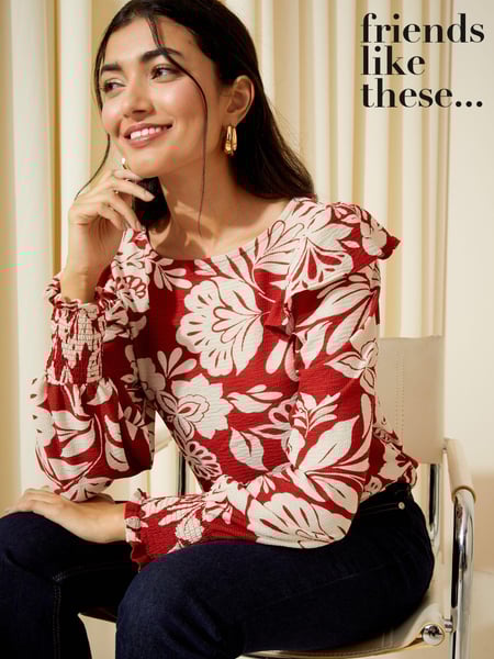 Friends Like These Red White Floral Long Sleeve Ruffle Detail Textured Jersey Blouse (Q72615) | € 20