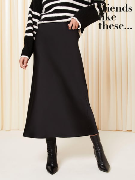 Friends Like These Black Petite Satin Bias Cut Maxi Skirt (Q74200) | € 25