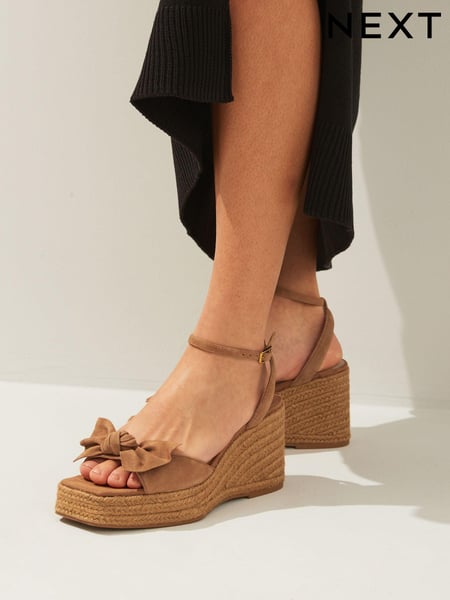Tan Brown Forever Comfort® Leather Bow Wedges (Q80415) | € 31