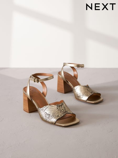 Gold Signature Leather Butterfly Block Heel Sandals (Q81804) | € 19