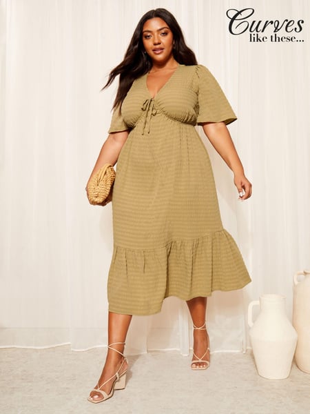 Curves Like These Khaki Green Textured Flutter Sleeve Midi Dress (Q87772) | € 30